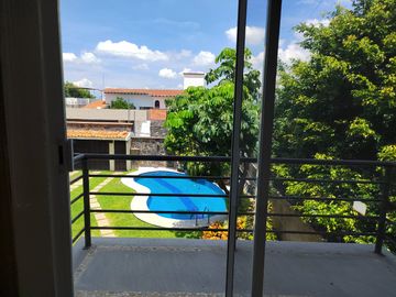 CASA EN VENTA FRACCIONAMIENTO BRISAS DE CUERNAVACA CON ALBERCA Y JARDIN