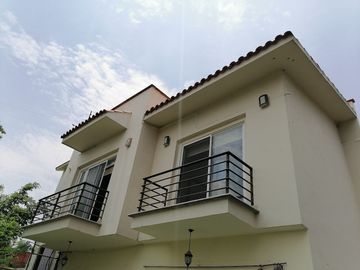 CASA EN VENTA FRACCIONAMIENTO BRISAS DE CUERNAVACA CON ALBERCA Y JARDIN