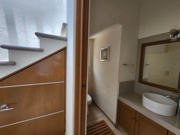 CASA EN VENTA FRACCIONAMIENTO BRISAS DE CUERNAVACA CON ALBERCA Y JARDIN