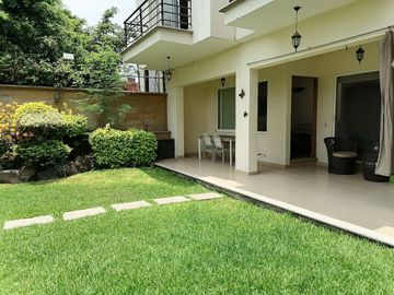 CASA EN VENTA FRACCIONAMIENTO BRISAS DE CUERNAVACA CON ALBERCA Y JARDIN