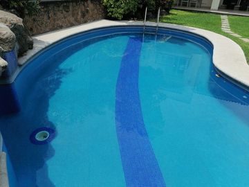 CASA EN VENTA FRACCIONAMIENTO BRISAS DE CUERNAVACA CON ALBERCA Y JARDIN