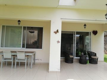 CASA EN VENTA FRACCIONAMIENTO BRISAS DE CUERNAVACA CON ALBERCA Y JARDIN