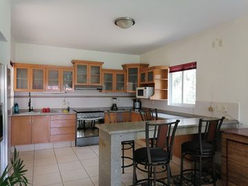 CASA EN VENTA FRACCIONAMIENTO BRISAS DE CUERNAVACA CON ALBERCA Y JARDIN