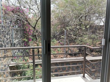 CASA EN VENTA FRACCIONAMIENTO BRISAS DE CUERNAVACA CON ALBERCA Y JARDIN