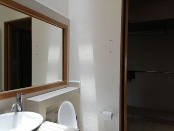CASA EN VENTA FRACCIONAMIENTO BRISAS DE CUERNAVACA CON ALBERCA Y JARDIN