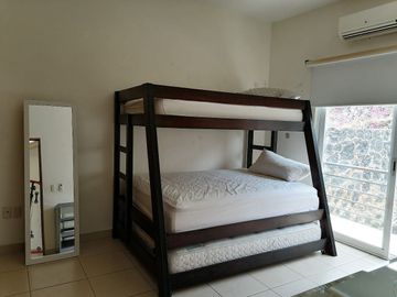 CASA EN VENTA FRACCIONAMIENTO BRISAS DE CUERNAVACA CON ALBERCA Y JARDIN