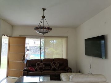 CASA EN VENTA FRACCIONAMIENTO BRISAS DE CUERNAVACA CON ALBERCA Y JARDIN