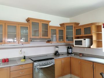 CASA EN VENTA FRACCIONAMIENTO BRISAS DE CUERNAVACA CON ALBERCA Y JARDIN