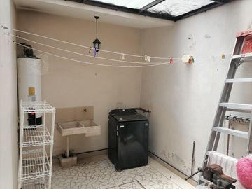 CASA EN VENTA FRACCIONAMIENTO BRISAS DE CUERNAVACA CON ALBERCA Y JARDIN