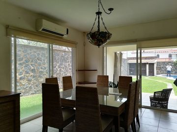 CASA EN VENTA FRACCIONAMIENTO BRISAS DE CUERNAVACA CON ALBERCA Y JARDIN