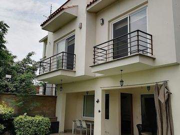 CASA EN VENTA FRACCIONAMIENTO BRISAS DE CUERNAVACA CON ALBERCA Y JARDIN
