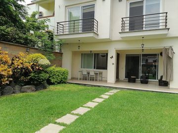 CASA EN VENTA FRACCIONAMIENTO BRISAS DE CUERNAVACA CON ALBERCA Y JARDIN