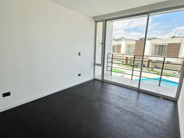 VENTA DEPARTAMENTO TRES DORMITORIOS SECTOR EL NACIONAL CERCA A CUMBAYA