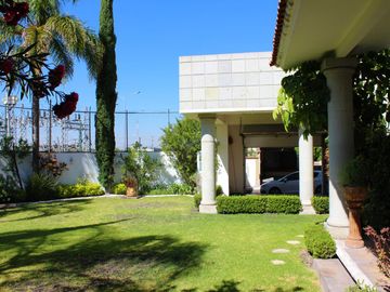 CASA EN VENTA EN PEDREGAL DE QUERETARO