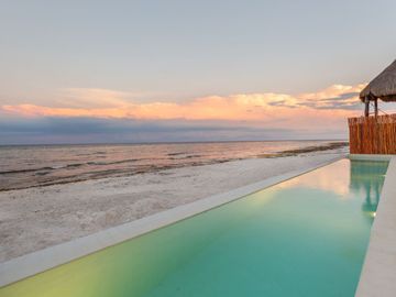 Condominio con alberca privada, club de playa, acceso al mar, en venta, Tankah, Tulum.