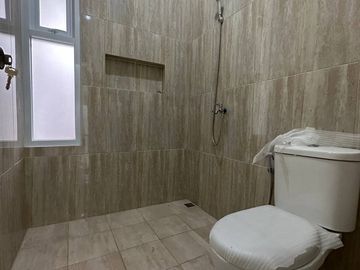 DIJUAL RUMAH SIAP HUNI MURAH DI KAYU PUTIH JAKARTA TIMUR, RUMAH READY 2 LANTAI BARU DEKAT KE PULO MAS JAKTIM, RUMAH STRATEGIS DEKAT VELODROME 3 KAMAR