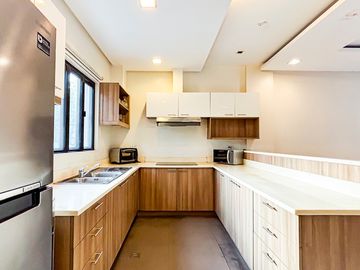 FOR SALE: Major Dizon Street, Industrial Valley, Marikina - 4-Bedroom Townhouse