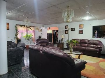 VENTA DE HACIENDA EN CUENCA