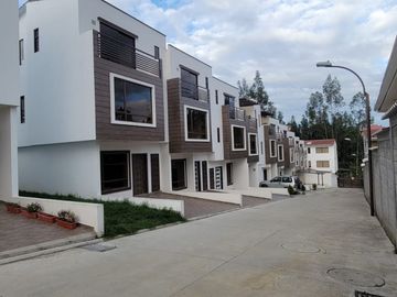 VENTA DE CASA VIP EN CUENCA