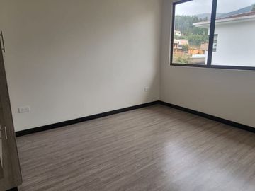 VENTA DE CASA VIP EN CUENCA