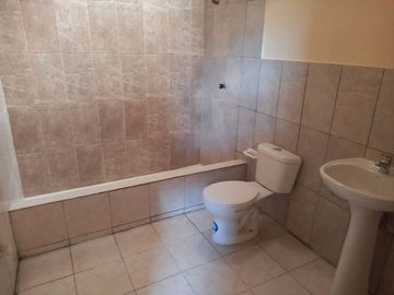 VENDO CASA RENTERA EN AVENIDA PRINCIPAL SAUCES 6 (ROBERT)