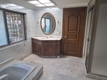 CASA EN VENTA TOLUCA COLONIA CIPRÉS CON ENORME JARDÍN (CE)
