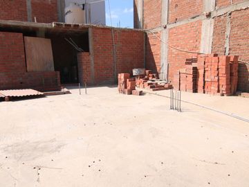 HERMOSA CASA EN VENTA DE UN PISO Y MEDIO EN MIRAFLORES COUNTRY  1