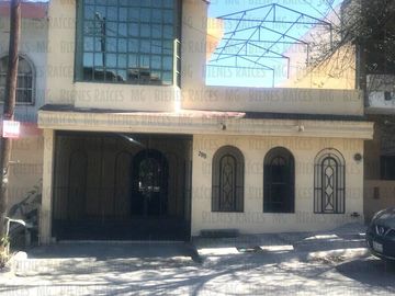Casa en VENTA en Col. Dos de Mayo, Guadalupe, casi esquina c/Eloy Cavazos, 2 Recámaras en PB, con 30m² de patio y 57m² de terraza
