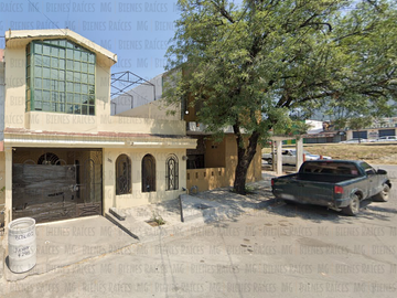 Casa en VENTA en Col. Dos de Mayo, Guadalupe, casi esquina c/Eloy Cavazos, 2 Recámaras en PB, con 30m² de patio y 57m² de terraza