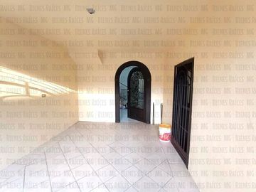Casa en VENTA en Col. Dos de Mayo, Guadalupe, casi esquina c/Eloy Cavazos, 2 Recámaras en PB, con 30m² de patio y 57m² de terraza
