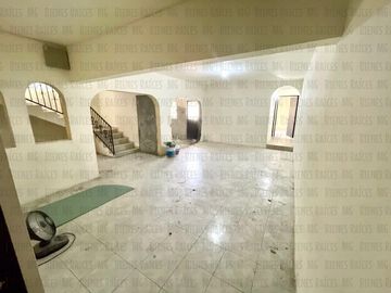 Casa en VENTA en Col. Dos de Mayo, Guadalupe, casi esquina c/Eloy Cavazos, 2 Recámaras en PB, con 30m² de patio y 57m² de terraza