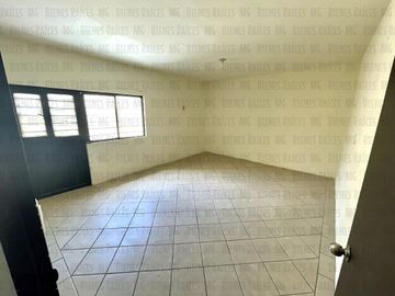 Casa en VENTA en Col. Dos de Mayo, Guadalupe, casi esquina c/Eloy Cavazos, 2 Recámaras en PB, con 30m² de patio y 57m² de terraza