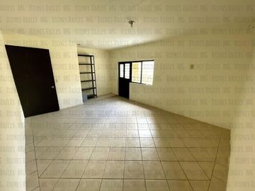 Casa en VENTA en Col. Dos de Mayo, Guadalupe, casi esquina c/Eloy Cavazos, 2 Recámaras en PB, con 30m² de patio y 57m² de terraza