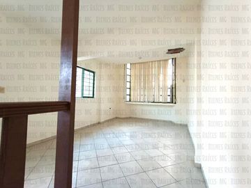 Casa en VENTA en Col. Dos de Mayo, Guadalupe, casi esquina c/Eloy Cavazos, 2 Recámaras en PB, con 30m² de patio y 57m² de terraza
