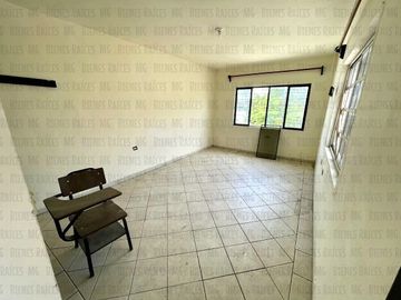 Casa en VENTA en Col. Dos de Mayo, Guadalupe, casi esquina c/Eloy Cavazos, 2 Recámaras en PB, con 30m² de patio y 57m² de terraza