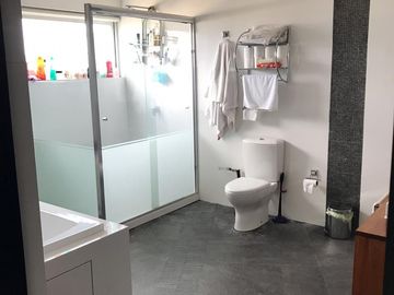Venta de casa con 3 recamaras y roof garden en Cumbres del Lago Juriquilla
