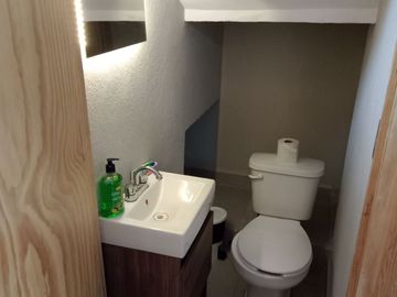 CASA EN VENTA REMODELADA EN PRIVADO FRACC DIEGO RIVERA - CERCA TEC MORELIA