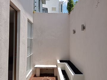 CASA EN VENTA REMODELADA EN PRIVADO FRACC DIEGO RIVERA - CERCA TEC MORELIA