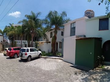 CASA EN VENTA REMODELADA EN PRIVADO FRACC DIEGO RIVERA - CERCA TEC MORELIA
