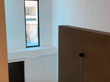 CASA EN VENTA DE AUTOR CON TRES RECAMARAS  Y SALA DE TV EN ZIBATA CLUB DE GOLF
