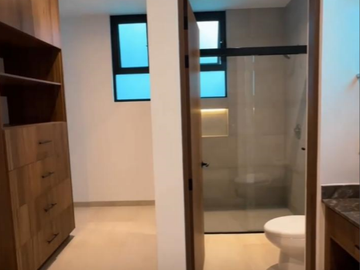 CASA EN VENTA DE AUTOR CON TRES RECAMARAS  Y SALA DE TV EN ZIBATA CLUB DE GOLF