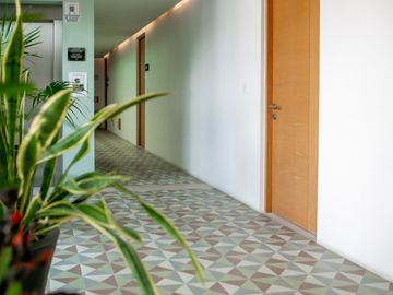 1 recamara/ One bedroom steps from ocean, a una cuadra del mar! , Centro Playa del Carmen!! Downtown!!