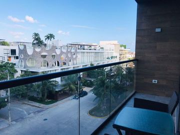 1 recamara/ One bedroom steps from ocean, a una cuadra del mar! , Centro Playa del Carmen!! Downtown!!