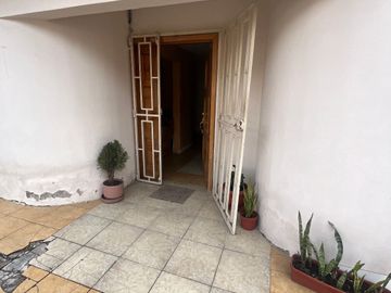 CASA ESQUINERA EN SECTOR COMERCIAL, Perez Pata C1384