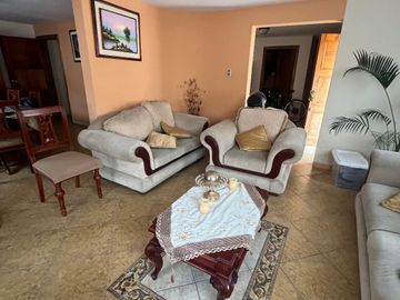 CASA ESQUINERA EN SECTOR COMERCIAL, Perez Pata C1384