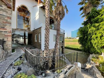 Casa en Venta en La Vista Country Club con Vista a Campo de Golf