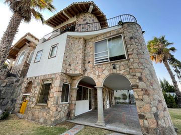 Casa en Venta en La Vista Country Club con Vista a Campo de Golf