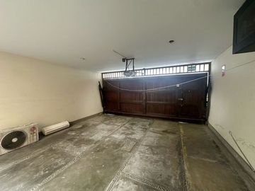 CASA EN VENTA COMO TERRENO EN SAN  ISIDRO IDEAL CONSTRUCTORES