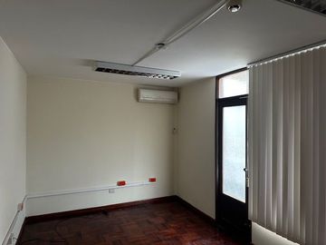 CASA EN VENTA EN SAN ISIDRO PARA OFICINAS