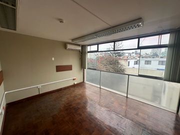 CASA EN VENTA EN SAN ISIDRO PARA OFICINAS